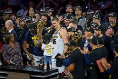 290万续约！雄鹿签字母哥哥哥，或成留住字母哥的关键一步