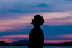 国足场地变沼泽地，从美国购入冷季型草皮，夏季半休眠